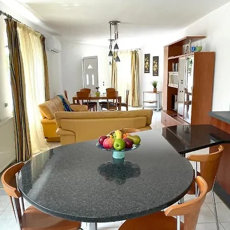 Chrisa's House Apartment